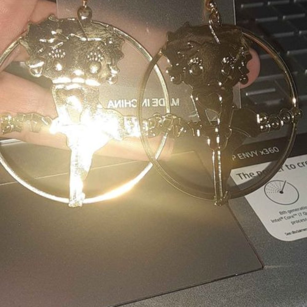 NEW BEAUTIFUL BETTY BOOP HOOP EARRINGS! GIFT IT